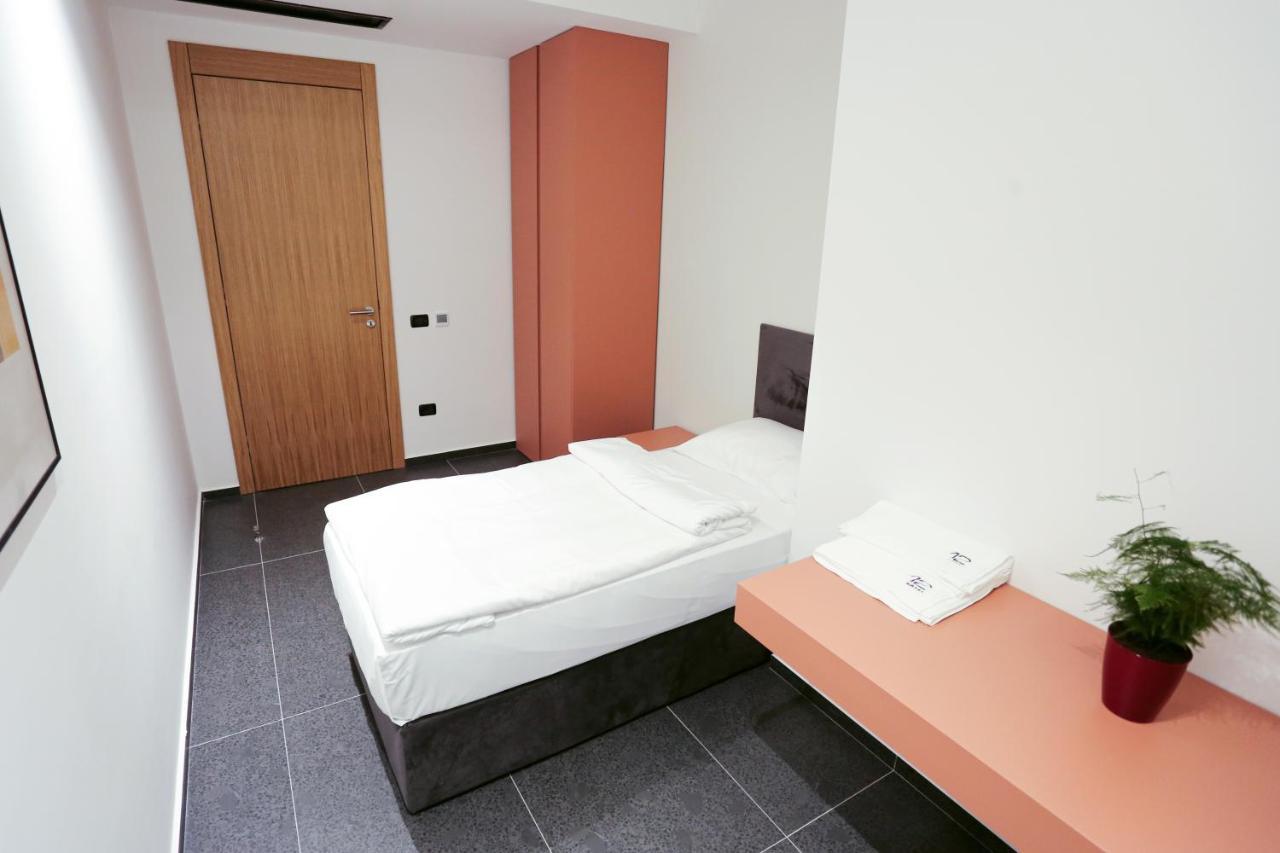 Gjakova Hotel 12 מראה חיצוני תמונה