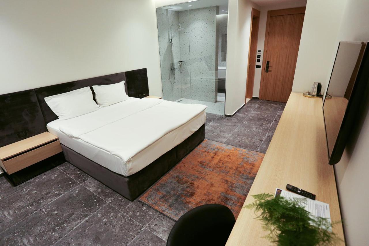 Gjakova Hotel 12 מראה חיצוני תמונה