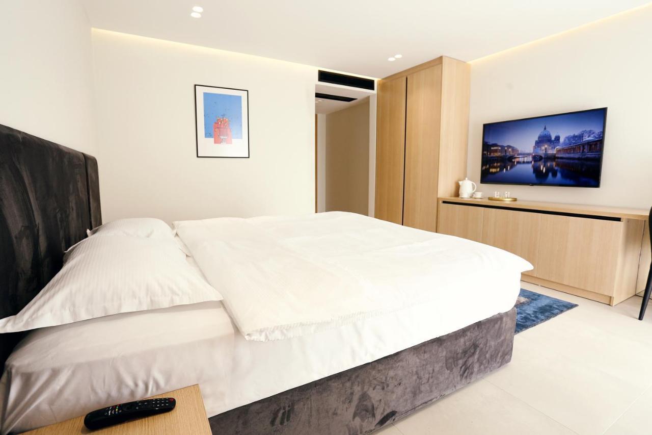 Gjakova Hotel 12 מראה חיצוני תמונה