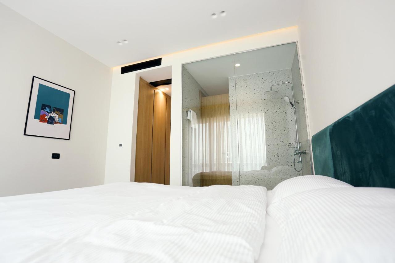 Gjakova Hotel 12 מראה חיצוני תמונה