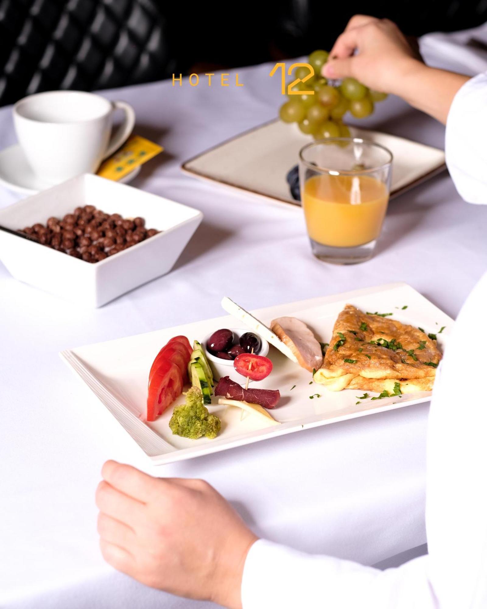 Gjakova Hotel 12 מראה חיצוני תמונה